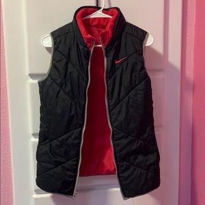 Reversible puffer vest